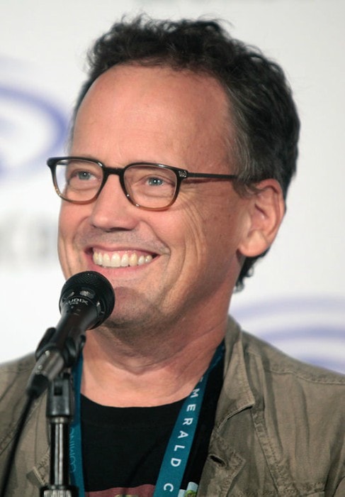 Dee Bradley Baker speaking at the 2016 WonderCon