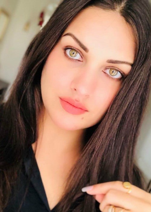 Himanshi Khurana in an Instagram selfie as seen in October 2019