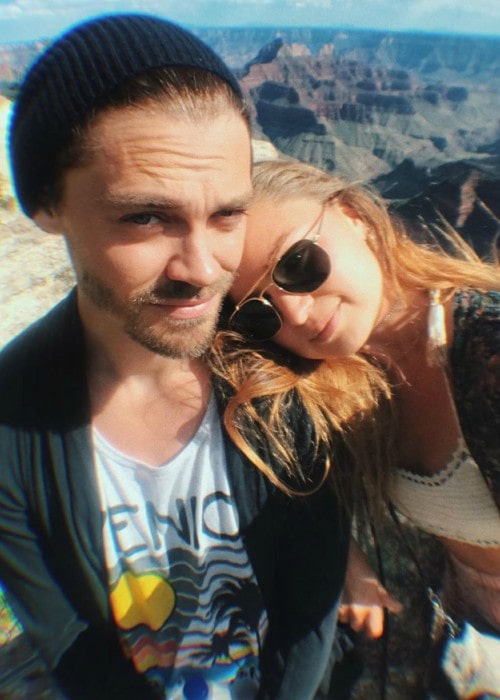 Jennifer Åkerman and Tom Payne in a selfie as seen in June 2019