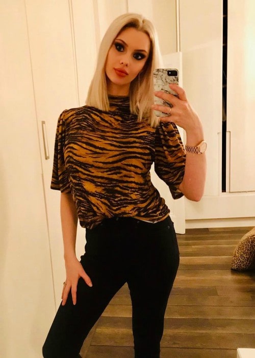 Jessica-Jane Clement in a selfie in January 2019