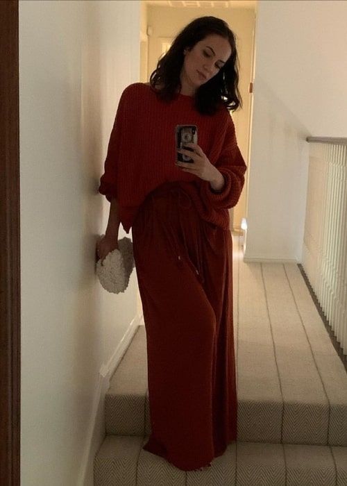 Kate Siegel as seen while taking a mirror selfie in November 2019