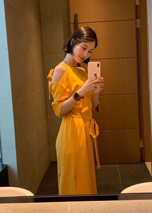 Lee Hyun-yi as seen while taking a mirror selfie in October 2019