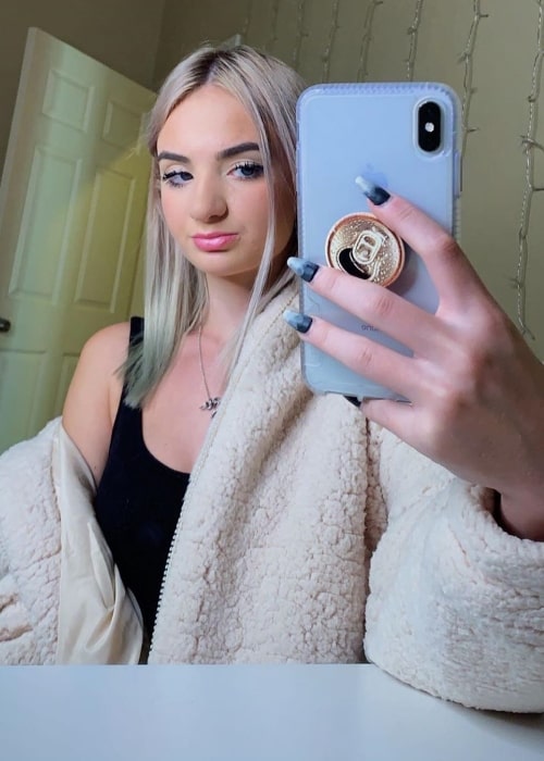 Lexi Orlove as seen while clicking a mirror selfie in September 2019