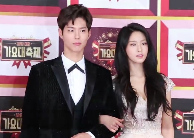 Park Bo-gum as seen while posing for a picture alongside Seolhyun at 2016 KBS Song Festival