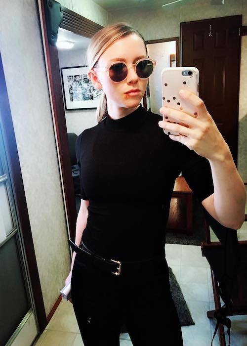 Valorie Curry in a mirror selfie in March 2019