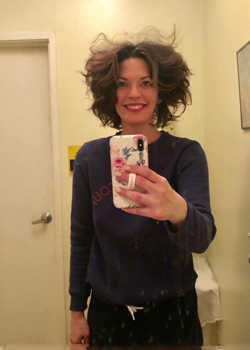 Alana de la Garza as seen while taking a fun mirror selfie in May 2019