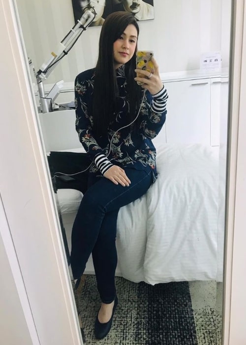 Carla Abellana as seen while taking a mirror selfie at The Aivee Clinic in October 2019