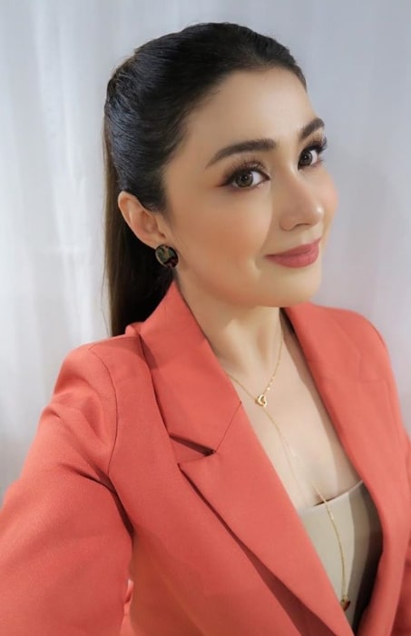 Carla Abellana as seen while taking a selfie in November 2019