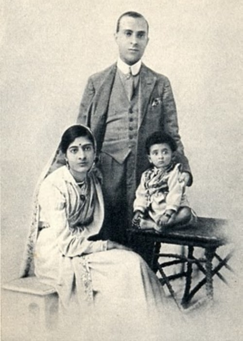 Jawaharlal Nehru with his wife Kamala and daughter Indira in 1918