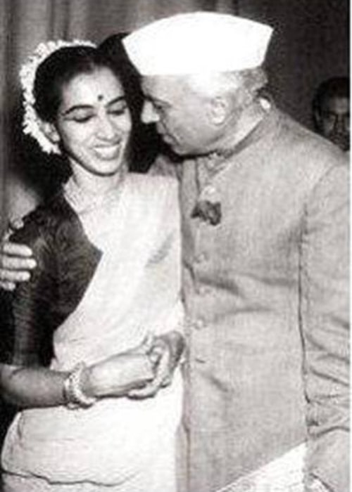 Jawaharlal Nehru Height, Weight, Age, Spouse, Family, Facts, Biography