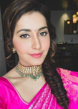 Raashii Khanna Height, Weight, Age, Spouse, Family, Facts, Biography