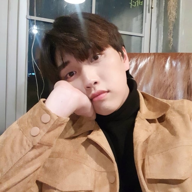 Sandeul as seen while clicking a selfie in December 2018