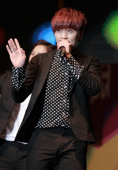 Sandeul as seen while performing at the Yongsan I-Park Mall on November 2, 2013