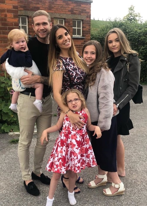 Sarah-Jane Conder as seen while posing for a picture along with her family members in May 2019