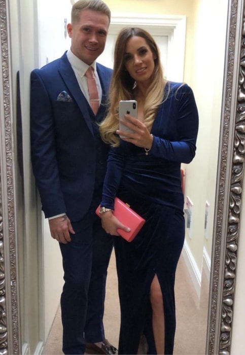 Sarah-Jane Conder as seen while taking a mirror selfie along with husband Joel Conder in November 2019