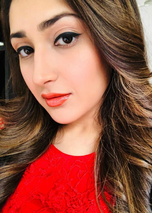 Sayyeshaa in an Instagram selfie as seen in March 2019