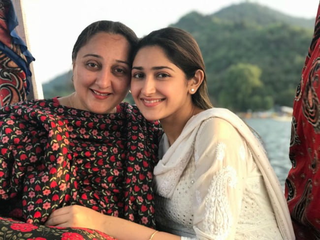 Sayyeshaa with her mother as seen in August 2018