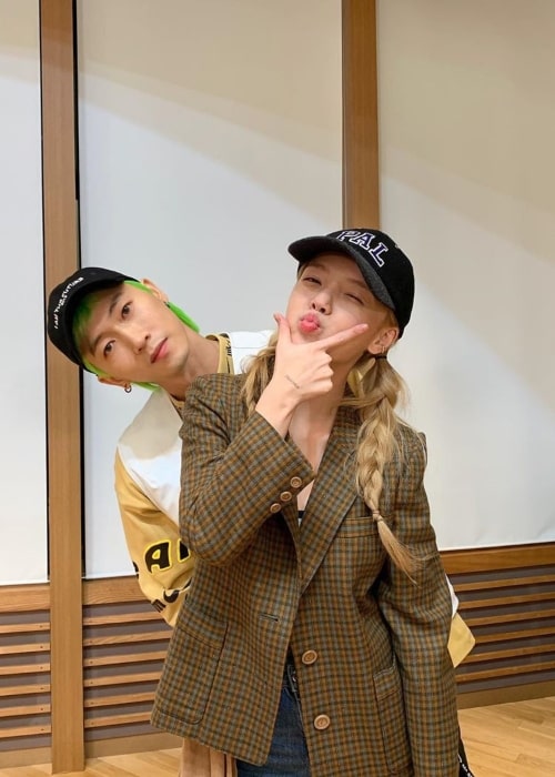 Shin Ji-min as seen in a picture with singer and songwriter Jang Woo Hyuk in October 2019