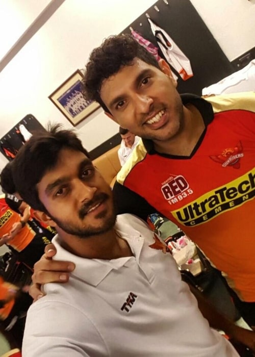 Vijay Shankar as seen in a picture taken with renowned cricketer Yuvraj Singh in December 2016