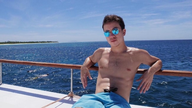 Arjo Atayde as seen while posing for a shirtless picture in May 2016