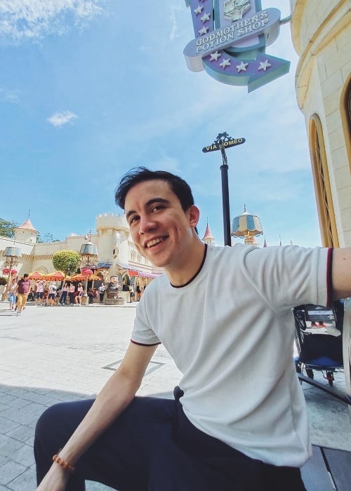 Arjo Atayde as seen while taking a selfie in June 2019