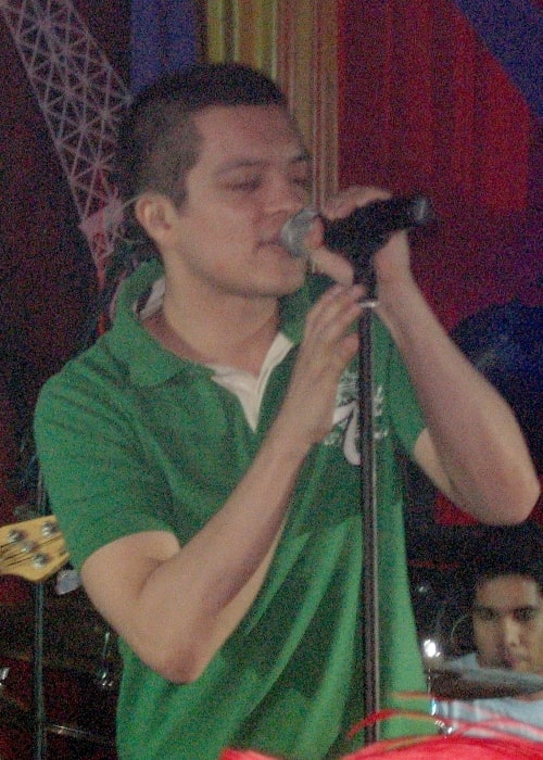 Bamboo Mañalac as seen in a picture taken during a concert on December 3, 2006
