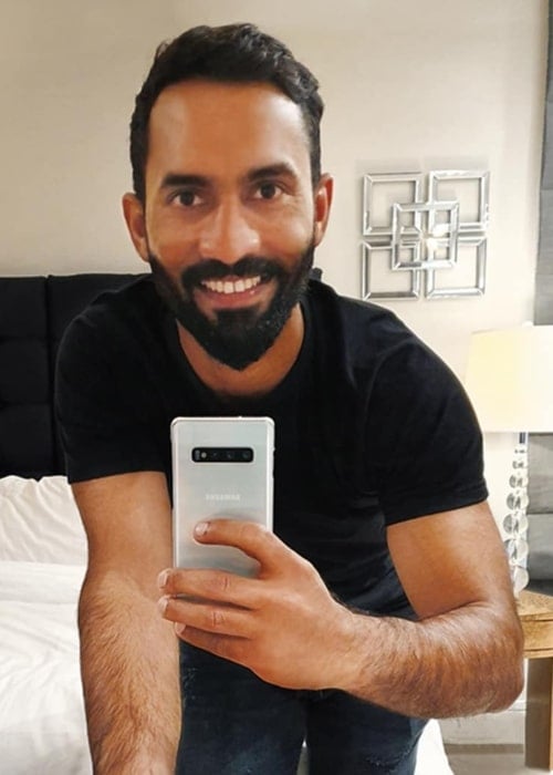 Dinesh Karthik as seen in a selfie taken with a Samsung Galaxy S10 in July 2019