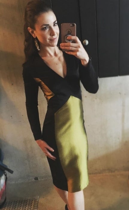 Gina Philips as seen while taking a mirror selfie in Toronto, Ontario in May 2019