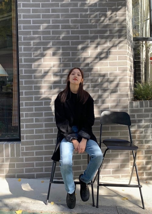 Kim Bo-ra as seen in a full-length picture taken in November 2019