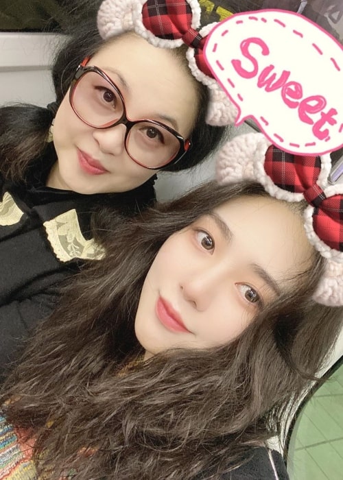 Kwon Mina as seen in a selfie taken with her mother taken in December 2019