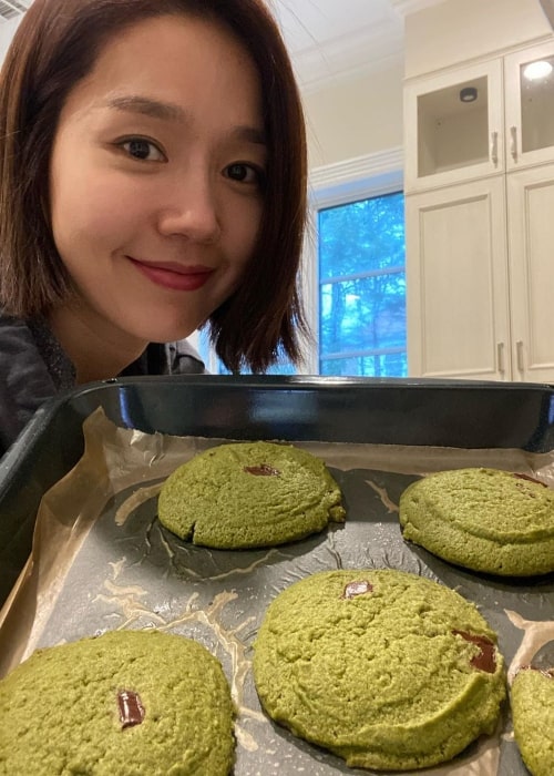 Lee Jin as seen in a picture taken while holding a tray full of scrumptious cookies in January 2020