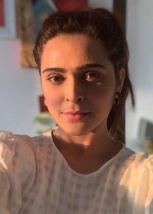 Madhurima Tuli Height, Weight, Age, Body Statistics - Healthy Celeb