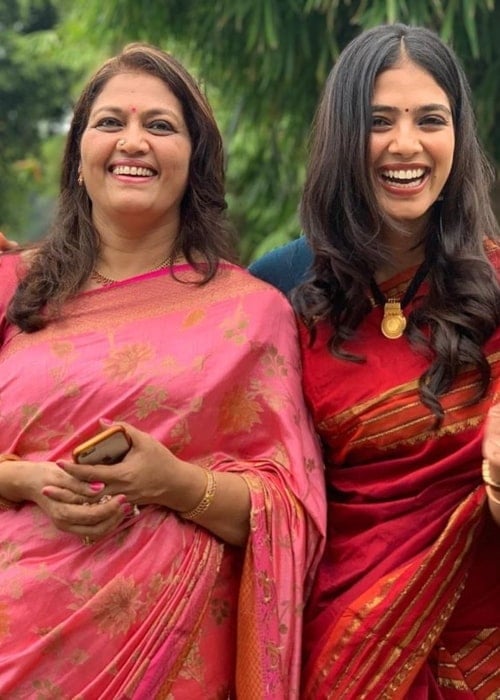 Malavika Mohanan as seen in a picture taken with her mother Beena Mohanan in September 2019