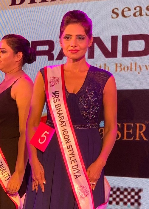 Mausumi Das Chatterjee after winning the Mrs. Bharat Icon STYLE DIVA 2019 title