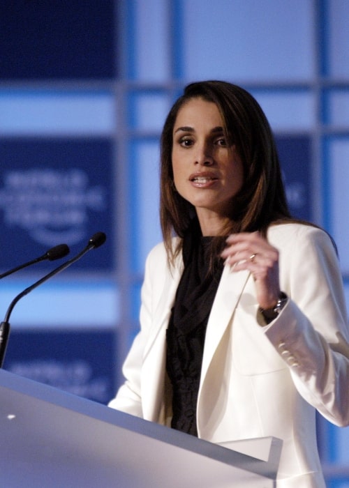 Queen Rania of Jordan speaking during the session 'Dialogue with the Queen of Jordan' at the 'Annual Meeting 2003' of the World Economic Forum in the Congress Center in Davos, Switzerland