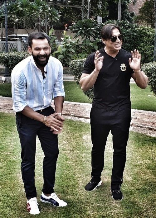 Shoaib Akhtar (Right) as seen in a picture along with Mohammad Hafeez in November 2019