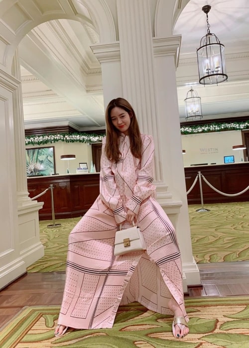 Sung Yu-ri as seen in a full-length picture taken in December 2019