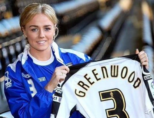 Alex Greenwood unveiling her Notts County Shirt Number in March 2015