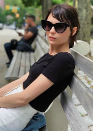 Alexandra Krosney Height, Weight, Age, Boyfriend, Family, Biography