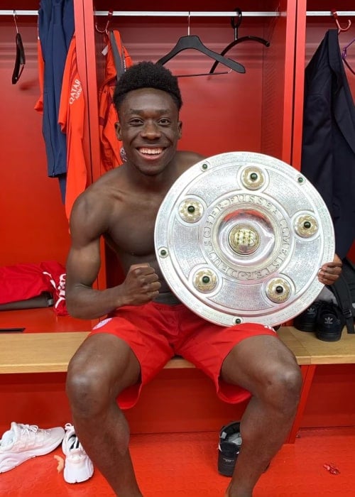 Alphonso Davies with the Bundesliga Trophy in May 2019