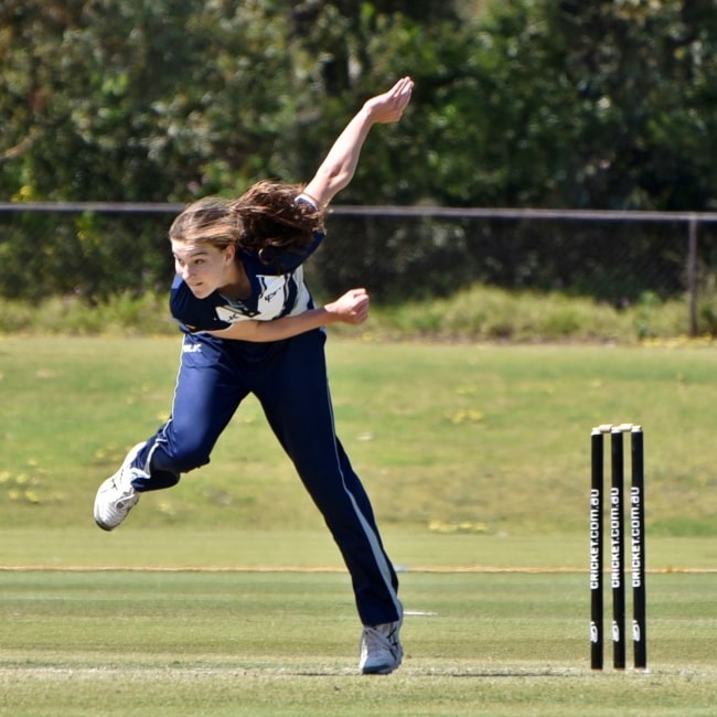 Annabel Sutherland bowling for the Victoria Women cricket team during a WNCL clash against the South Australian Scorpions at Murdoch University Sports Oval in Perth in September 2018