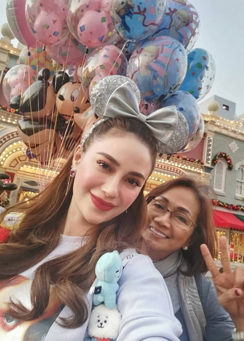 Arci Muñoz as seen while taking a selfie along with her mother at Disneyland Hong Kong in December 2019