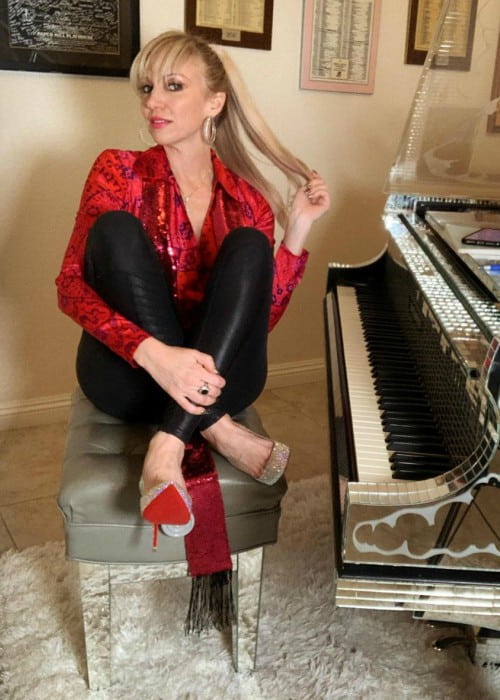 Debbie Gibson in an Instagram post as seen in February 2020