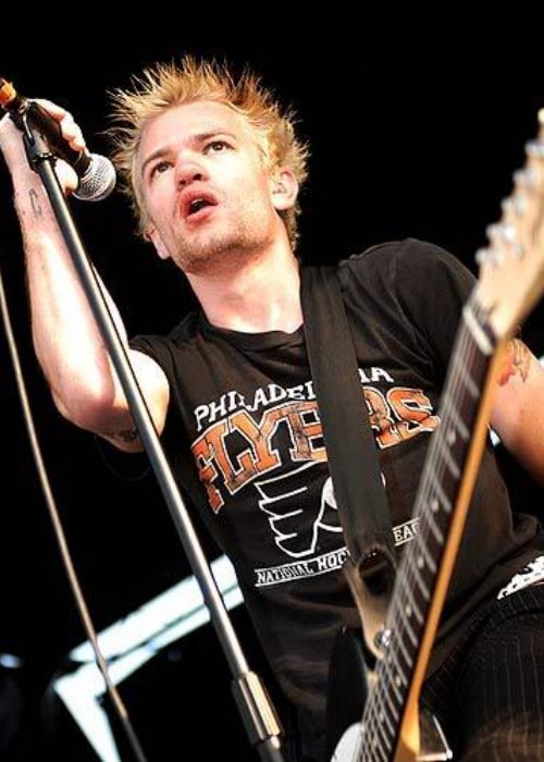 Deryck Whibley as seen in March 2004