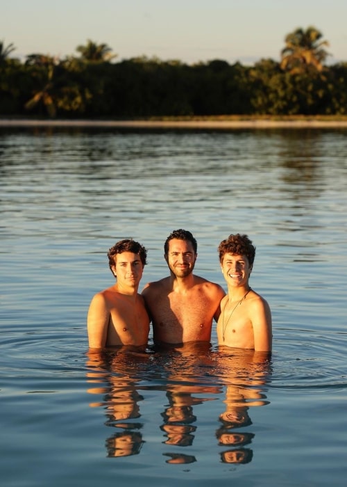 Fer Zurita with his brothers as seen in December 2019