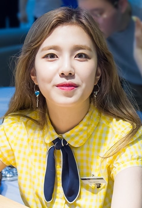 Gowoon at furniture fair on April 30, 2017