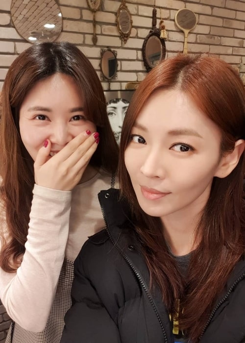 Kim So-yeon (Right) as seen while taking a selfie in April 2019