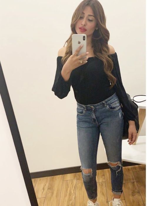 Mahira Sharma posing for a selfie in August 2019
