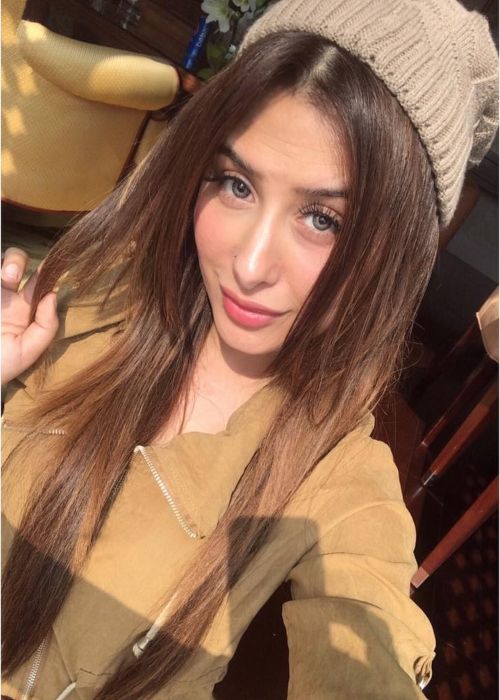 Mahira Sharma taking a selfie in January 2019