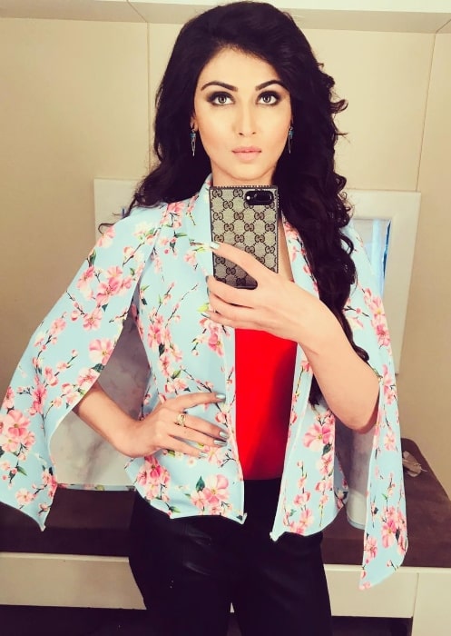 Nikita Sharma showing the look she has in her video album Tere Yaar in October 2018